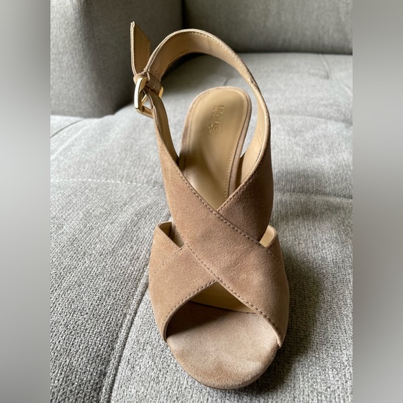 MICHAEL KORS Tan/Beige Slingback sandals 4” heel, size 8M - Picture 2 of 6